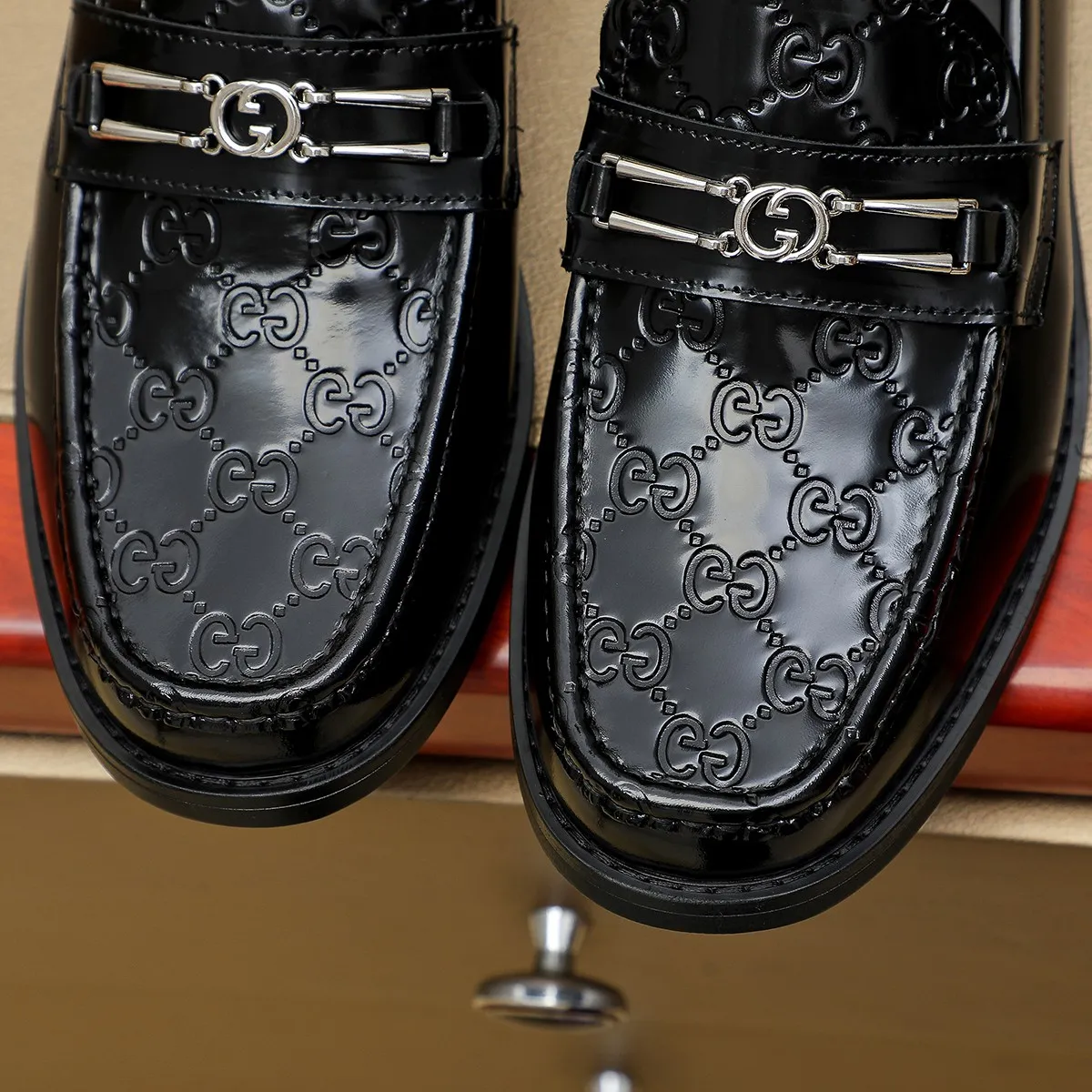 Men's men's shoes💰460💰💰Gucci official website men's business formal leather shoes updated💥Hong Kong counters synchronize new styles💥completely one-to-one replica shipment👍zero gap in counter quality 0⃣️made of imported cowhide on the outside+water-dyed🐂leather lining, color optional! Matching code 38-45
